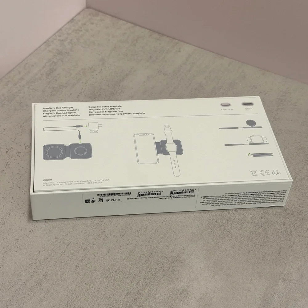 Apple MagSafe Duo Charger - Like New - Picture 4 of 6